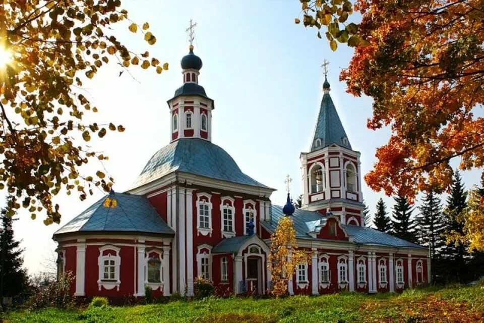 Церковь илии пророка в сергиевом посаде. Сергиев посад достопримечательности церковь пророка ильи. Введенская и пятницкая церкви сергиев посад. Храм посад. Успенский собор троице сергиевого монастыря (лавры).