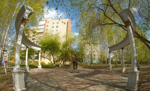 Памятник семейные узы