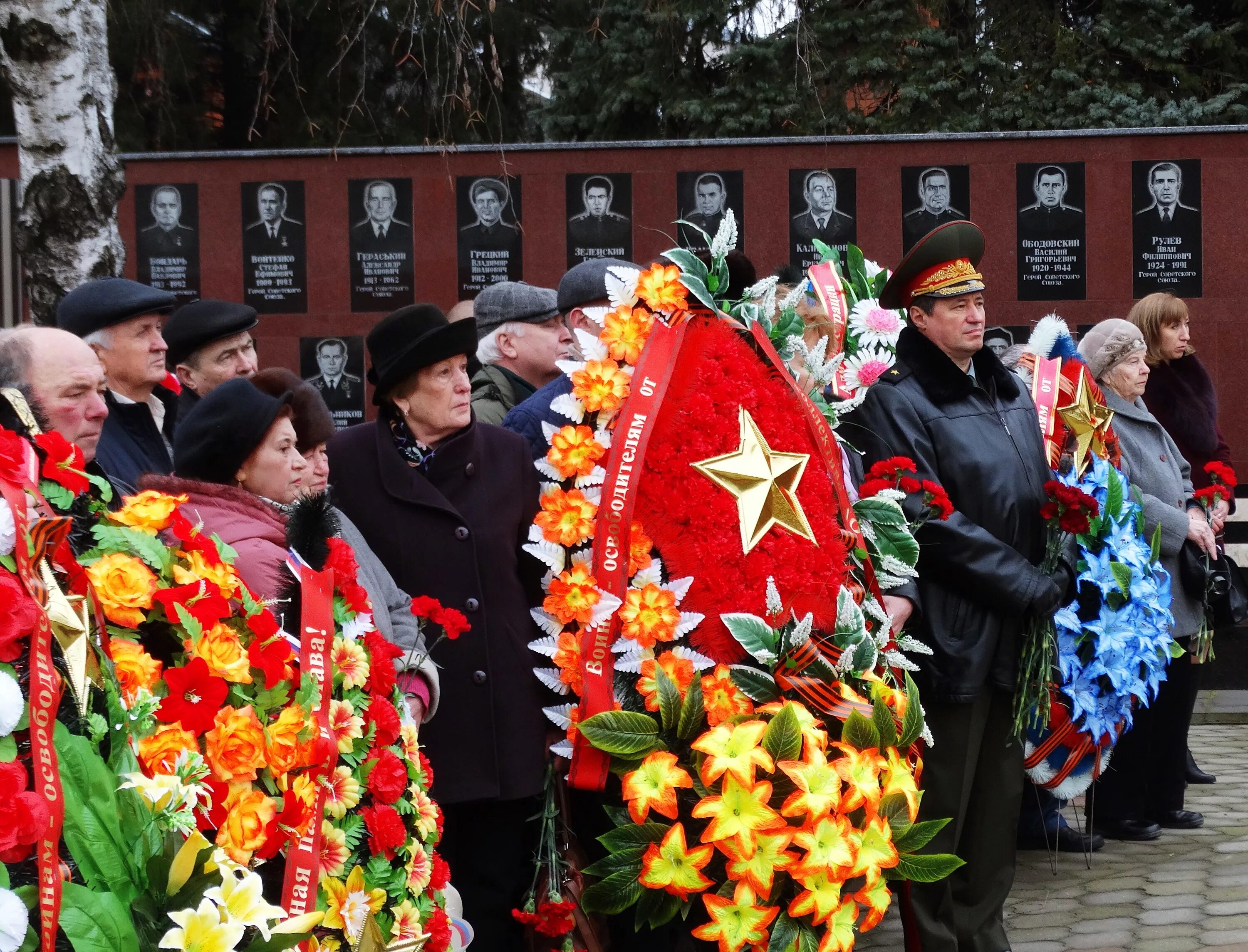 Новости г лабинска. Вечный огонь Усть-Лабинск. Освобождение Усть-Лабинска. Усть-Лабинск освобождение от немецко фашистских захватчиков. Освобождение Усть-Лабинска от немецко-фашистских захватчиков Дата.