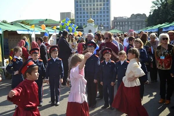 Школа 43 Саратов. Школа 17 Саратов. Про 49 школу города Саратова. Школа 82 саратов