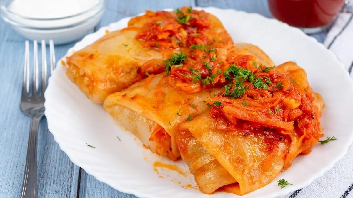Голубцы тушеные в томатном. Голубцы. голубцы и долма. dolma cabbage. как сделать начинку голубцов сочной.