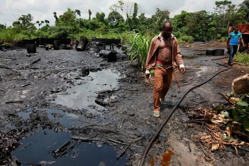 Nigeria oil. Нефтеперерабатывающая промышленность африки. Заводы в африке. Нефтяная промышленность нигерии. Биомасса в нигерии.