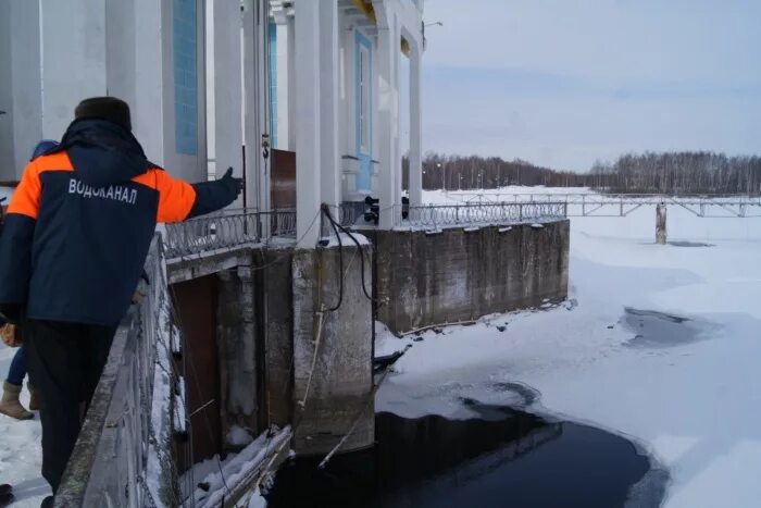 Водоканал покров. Плотина Уводьстрой Иваново. АО Водоканал Иваново. Иванов Водоканал. Гидротехнические сооружения в водоканале к весеннему половодью.