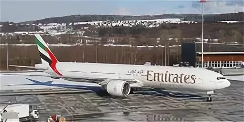 Рейс дубай москва отменен. Рейс Москва Дубай Эмирейтс. Самолет Emirates Москва Дубай. Боинг Екатеринбург. Emirates в аэропорту ЕКБ.