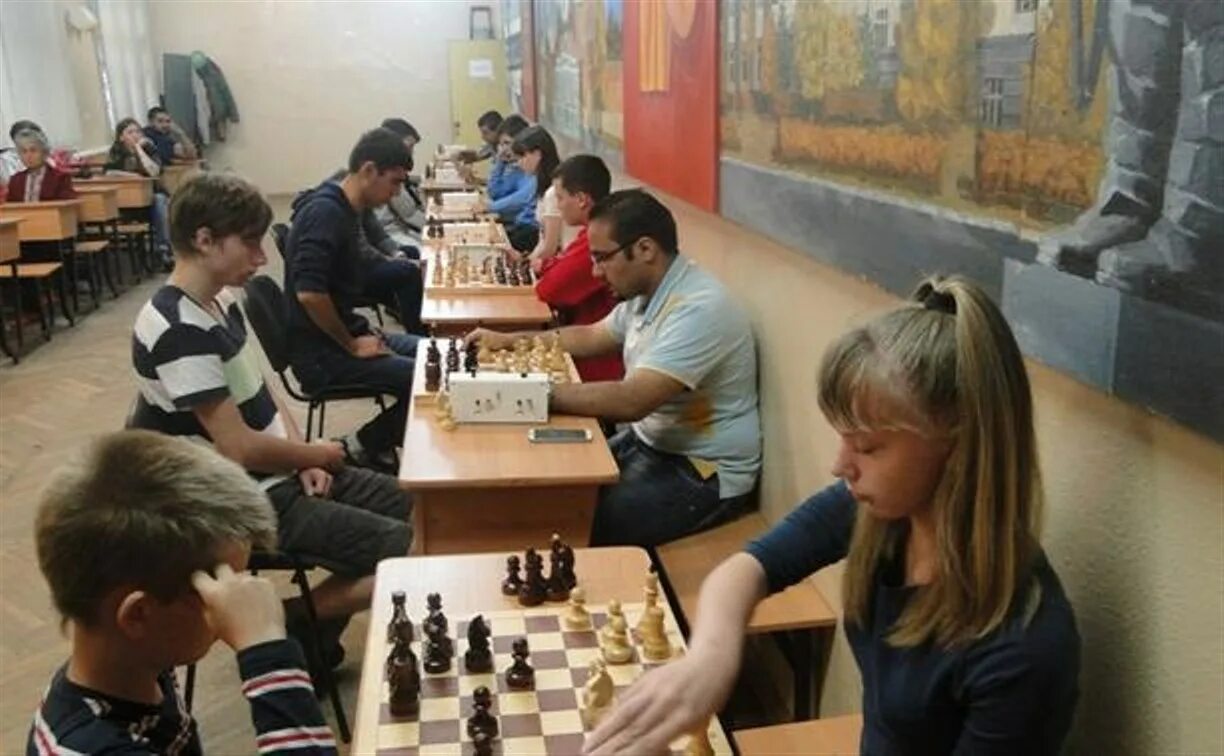 Очень большие шахматы. Большие шахматы в москве на улице. Шахматы тула. Белоусовский парк шахматы. Шахматы тула.