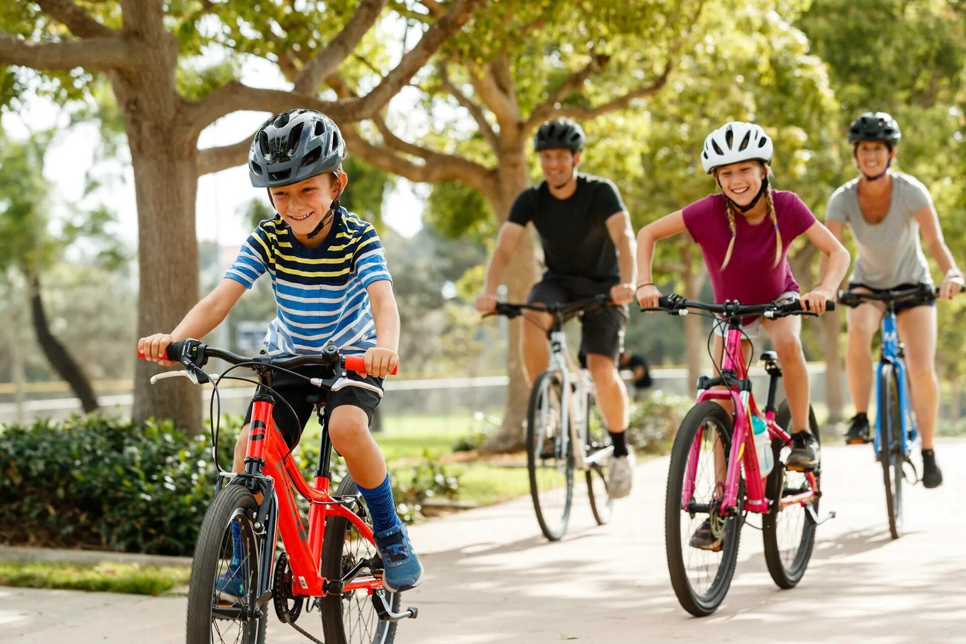 Велосипед для мальчиков лучшие. Выбрать велосипед. Велосипедист подросток. Выбор велосипеда. Как выбрать велосипед.