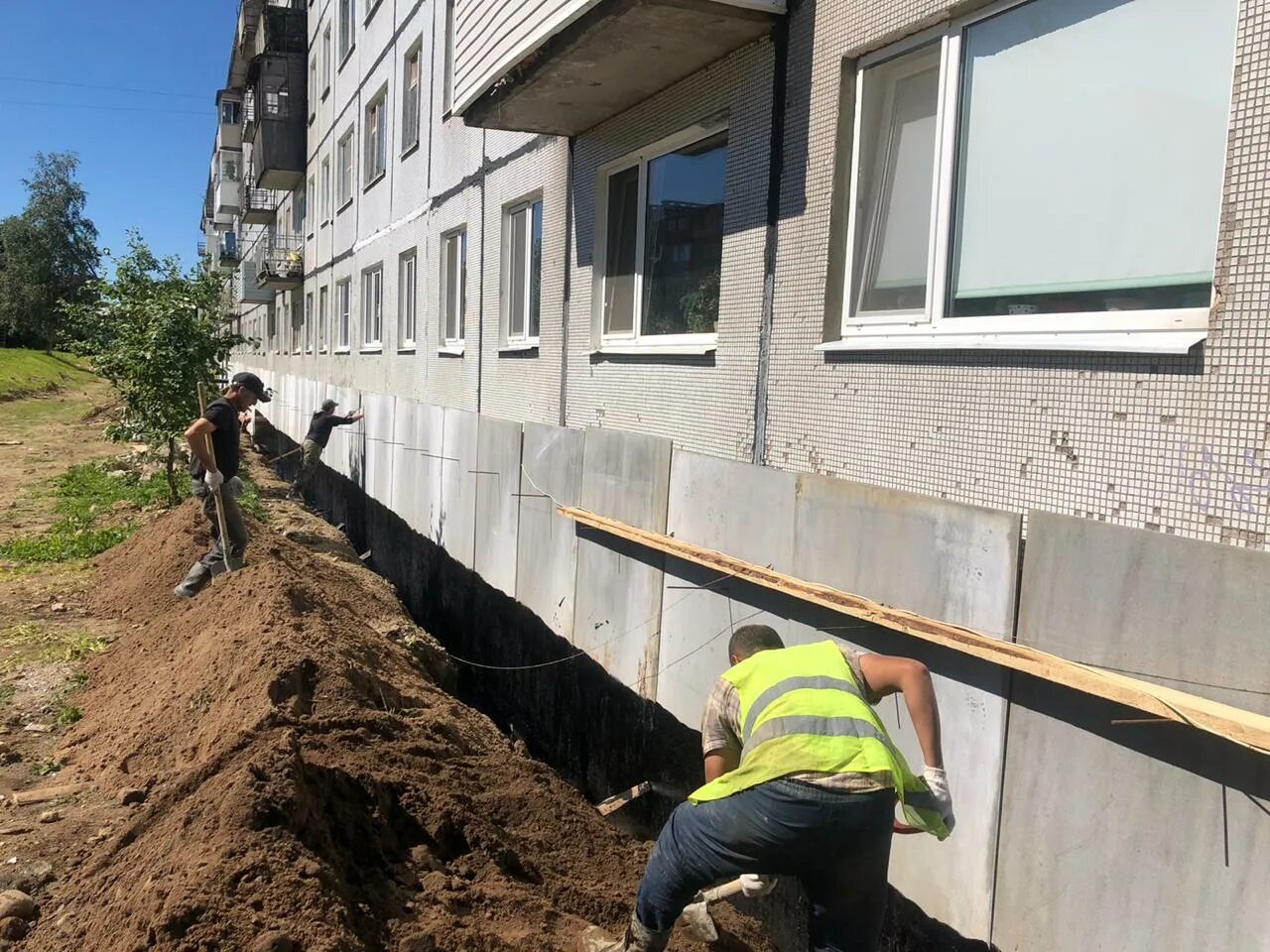 Капремонт фундамента. Фундамент в многоквартирном доме. Фундаменты многоэтажных зданий. Капремонт МКД. Капитальный ремонт дома многоквартирного санкт петербург