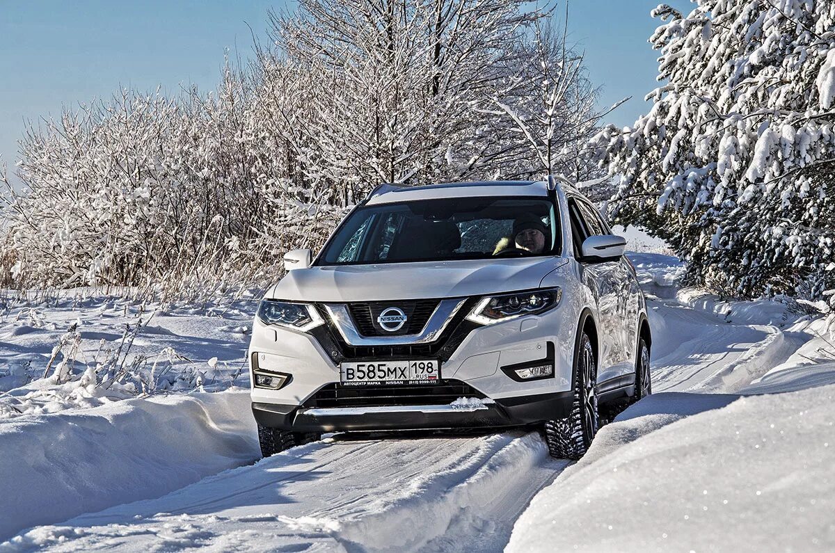 X trail сравнение. X Trail 2023. Nissan x-Trail t32. Ниссан икстрейл 2020. Митсубиси Аутлендер и Ниссан х-Трейл.