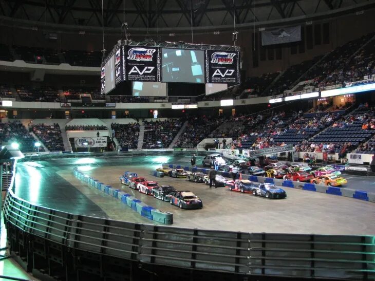 Arena racing. Coliseum Ханты Мансийск. Колизеум Арена Москва. Самый большой Колизеум в Москве. Coliseum Cyber Sport Arena.