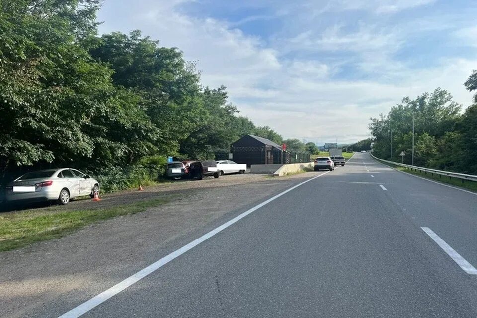 Дороги автомобили. Машина на парковке. Фото дороги на трассе. Авария на чапаева железноводск