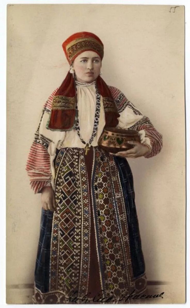 Народный костюм владимирской губернии 18-19 веков. Женский народный костюм московской губернии. Народные костюмы санкт-петербургской губернии. Русский народный костюм владимирской губернии. Костюм русской губернии.