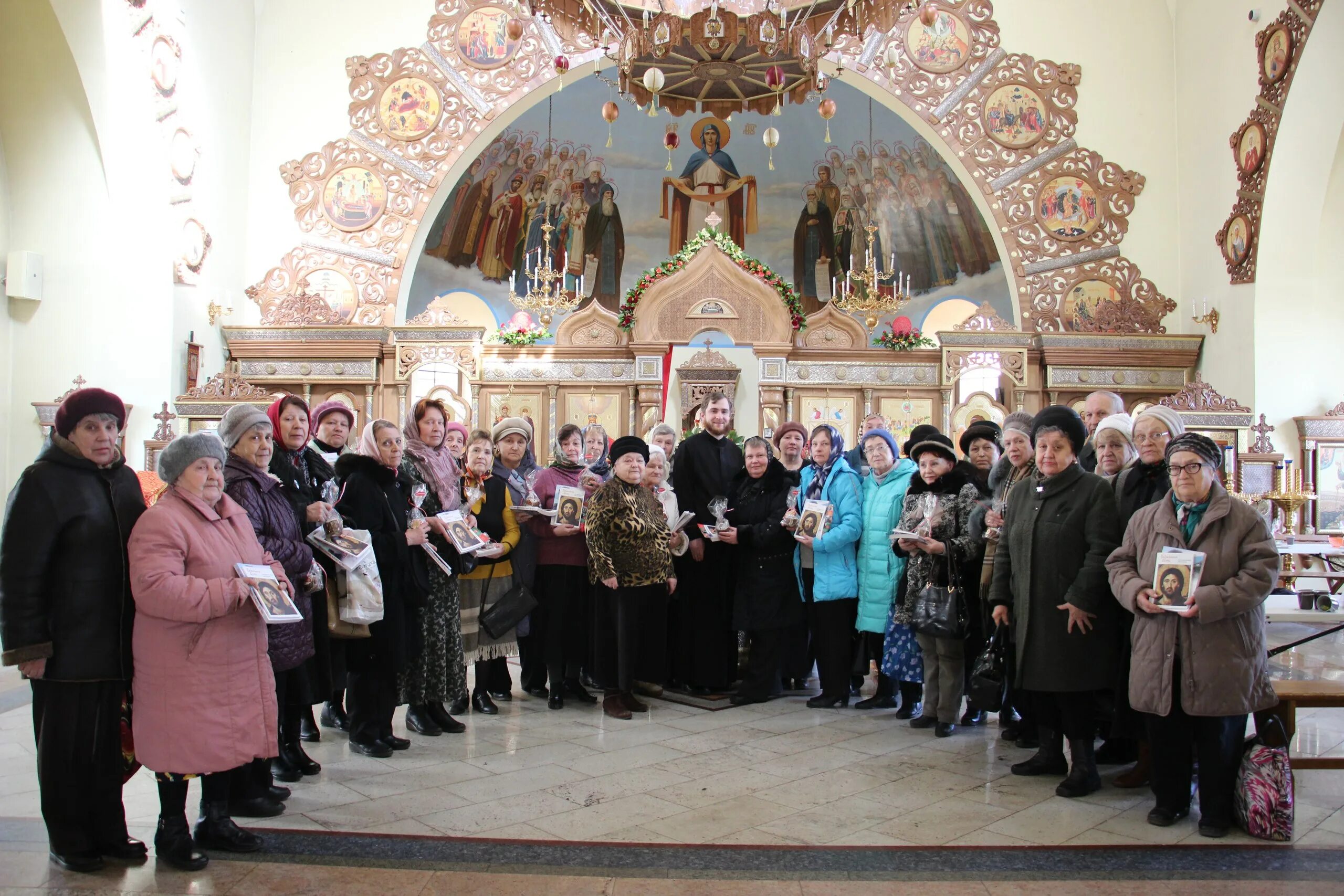 отец александр в храме новокосино. 1. москва. храм всех святых в земле российской просиявших в новокосино. храм всёх святых в новокосино.