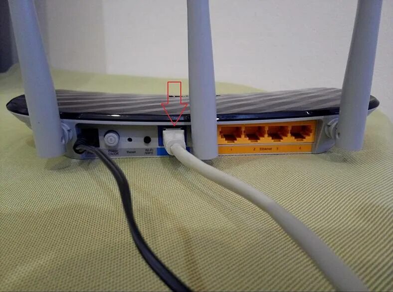 Два роутера в одной квартире. Роутер 2 Wan порта. Кабель Ethernet к роутеру TP link. Лан 1 Лан 2 Лан кабель на роутере. Соединить роутеры в одну сеть проводами.