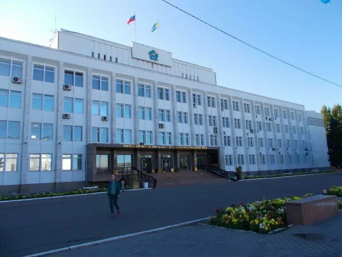 Правительство кызыл. Правительство р тыва. Дом правительства кызыл. Дом правительства тувы. Правительство кызыл.