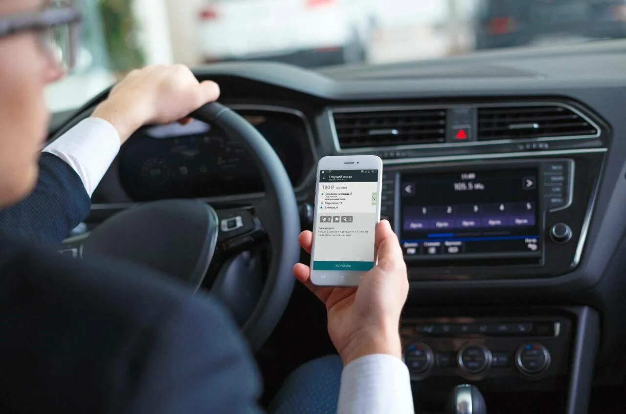 Программа для такси таксопарк. Как работает приложение такси для водителей. Приложение яндекс про для водителей. Яндекс такси приложение. Яндекс такси интерфейс водителя.