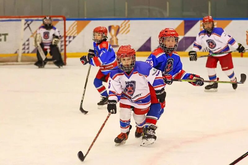 Мошков семен хоккей. Васютин илья хоккей. 2015 г р. Роберт 5 лет. Бархатов иван хоккей красная машина юниор.