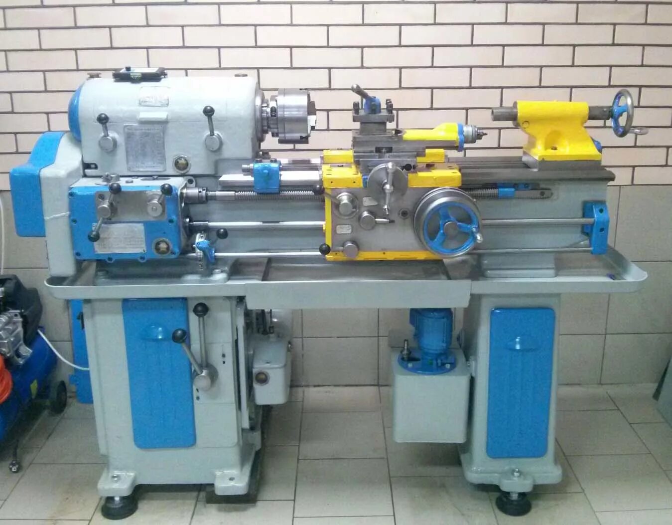 Токарный станок по металлу тв 320. Станок тв 320. Токарный станок по металлу тв 320. Токарный станок по металлу тв 320. Токарно-винторезный станок тв-320.