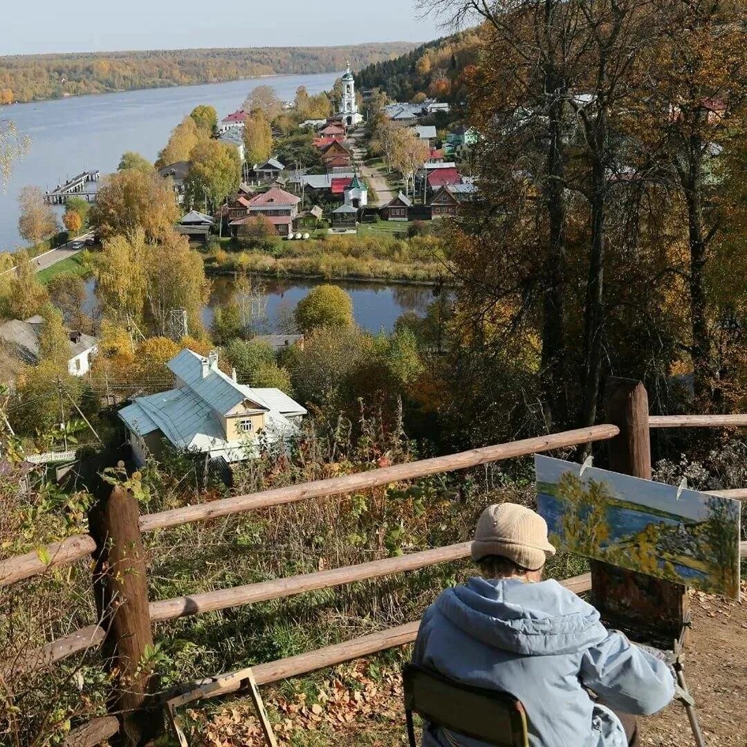 Плес город ярославль. Городок Плес на Волге. Город Плес Ивановской области. Поселок Плес Ивановская область. Плёс Ивановская область достопримечательности.