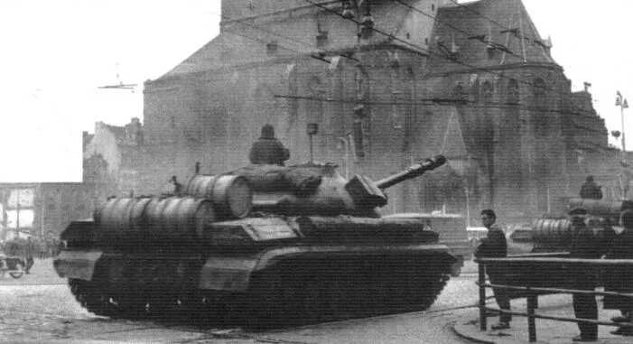 Применение т 10. Т-10 Чехословакия. Советский тяжелый танк т-10 м. Т-10 операция Дунай. Т-10 танк.