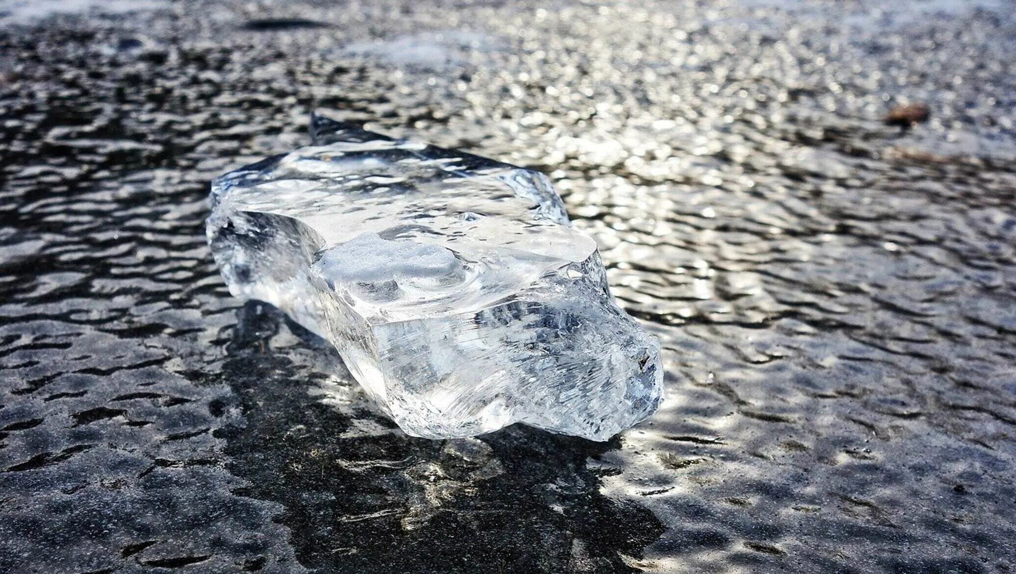 Сломай мой лед. Замерзшая вода. Разбитый лед. Кусок льда. Кусочки льда.