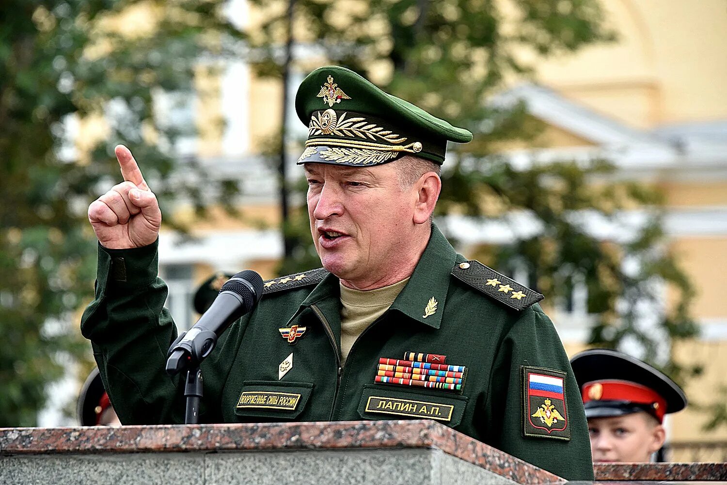 Генерал на плацу. Генерал-лейтенант Тонкошкуров.
