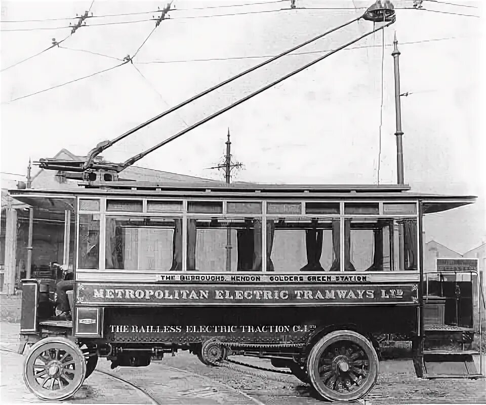 13 день троллейбуса. Первый троллейбус 1882. 1 Апреля 1890 года запатентован троллейбус. Первый троллейбус Сименса 1882 г.