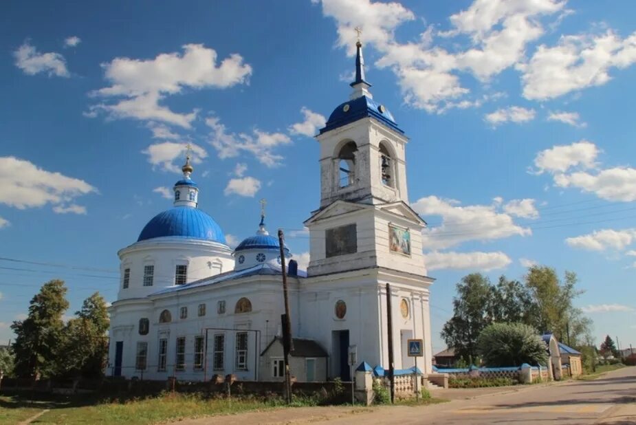 Погода в селе архангельском на неделю. Храм села Архангельское Шатковского района. Церковь красный Бор Шатковский район. Архангельское. Церковь Троицы Живоначальной.. Храм Живоначальной Троицы села Архангельское.