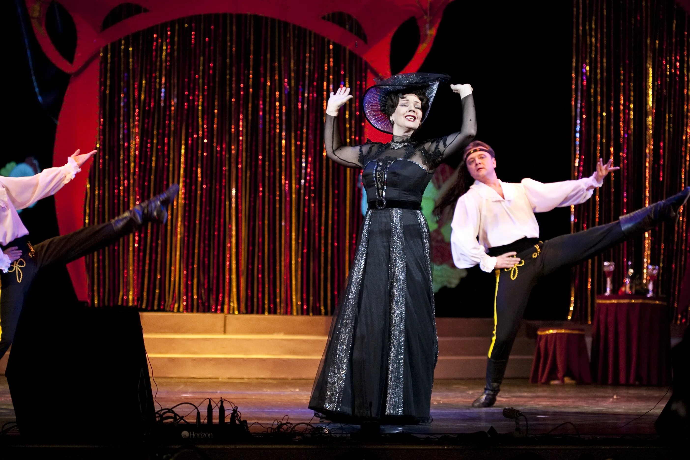 Музыкальный театр 27 декабря. Музыкальный театр 27 декабря. Музыкальный театр. Музыкальный театр 27 декабря. «юнона и авось» театр загурского.