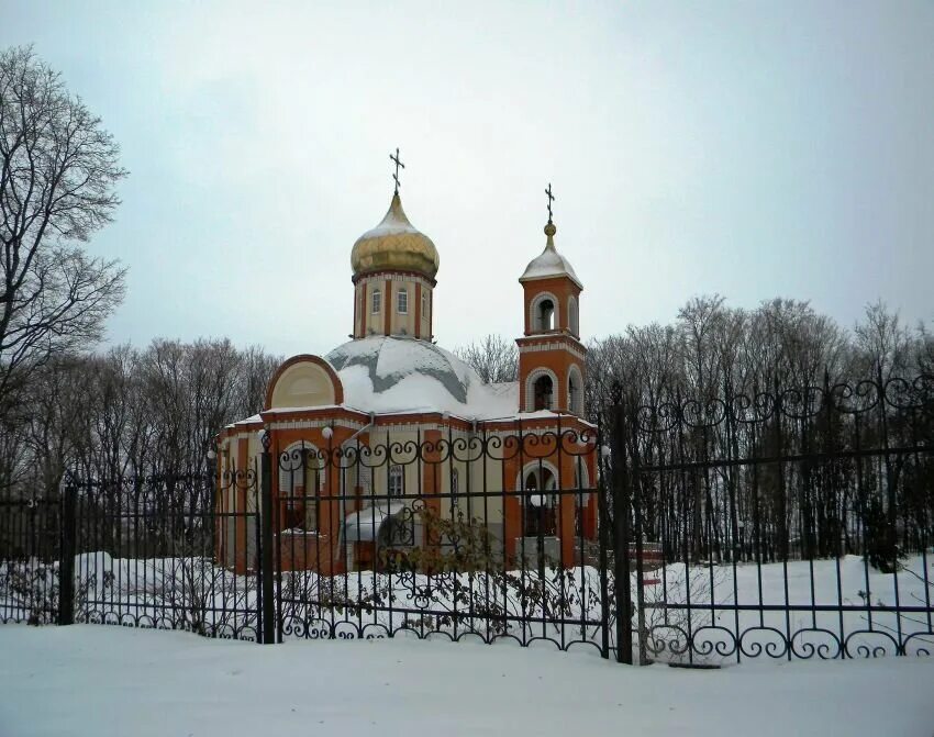 Белгород веселая лопань. Белгородская обл. С.веселая Лопань. Село веселая Лопань Белгородская область. Храм Рождества Христова в Апраксино. Веселая Лопань Белгород.