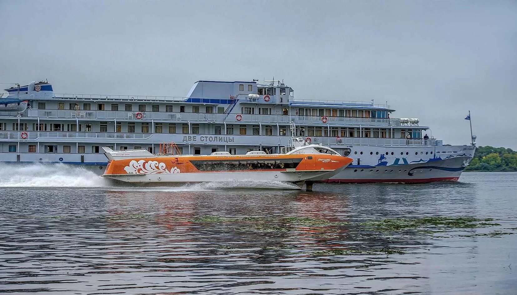 Водолет нижний новгород валдай. Теплоход Валдай 45р. Подводных крыльях "Валдай 45р". Теплоход Валдай 45. Т/Х «Валдай — 45р».