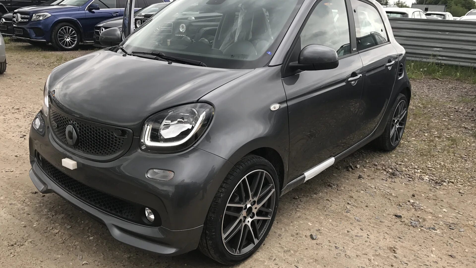 Смарт 2 лета. Smart Forfour Brabus. Smart Forfour 454 Brabus. Smart Forfour 2. Smart Forfour 1.5 Brabus.