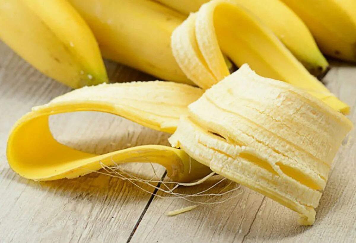 Можно есть кожуру банана. Банановая кожура. Шкурка банана. Банановая корка. Кожура от банана.