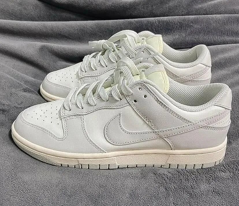 Light bone nike