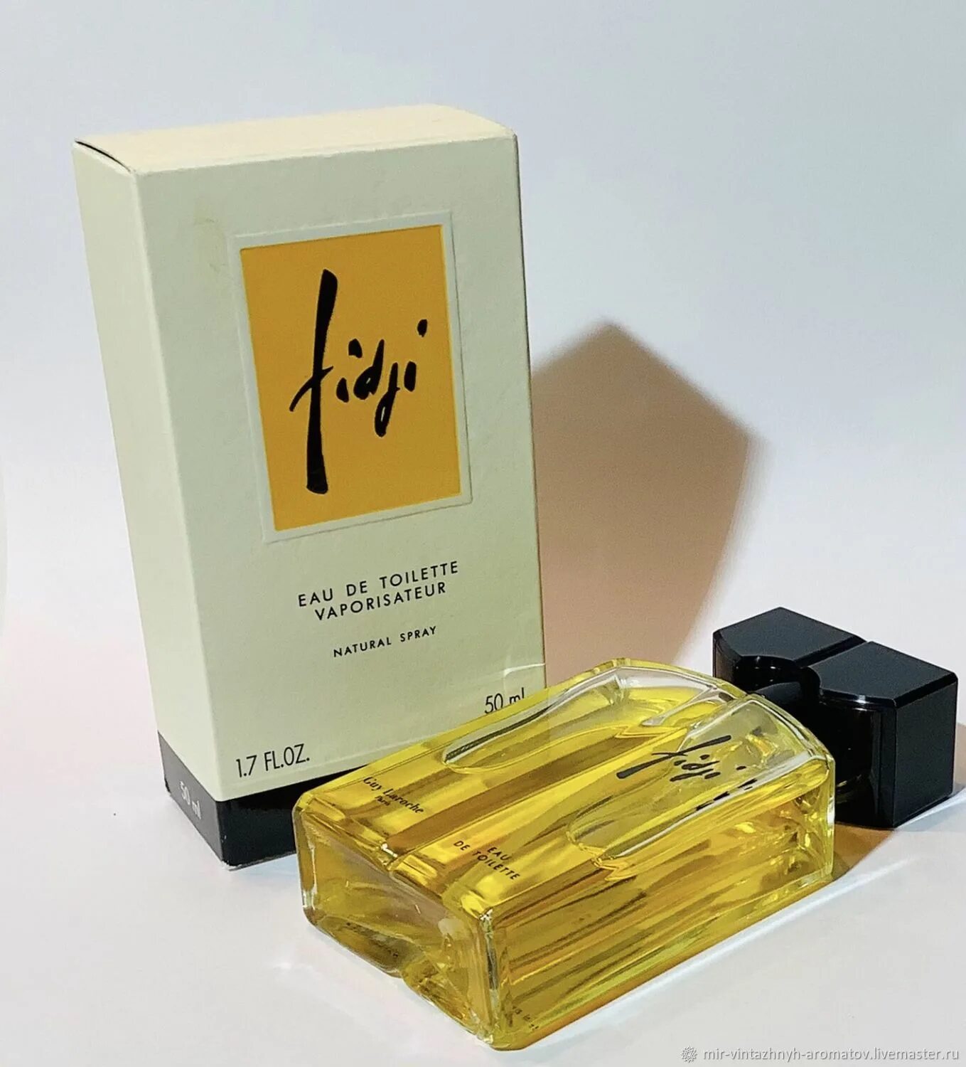 Фиджи оригинал купить. Guy Laroche Fidji Винтаж. Guy Laroche Fidji 14 ml. Духи Фиджи Винтаж. Fiji туалетная вода.