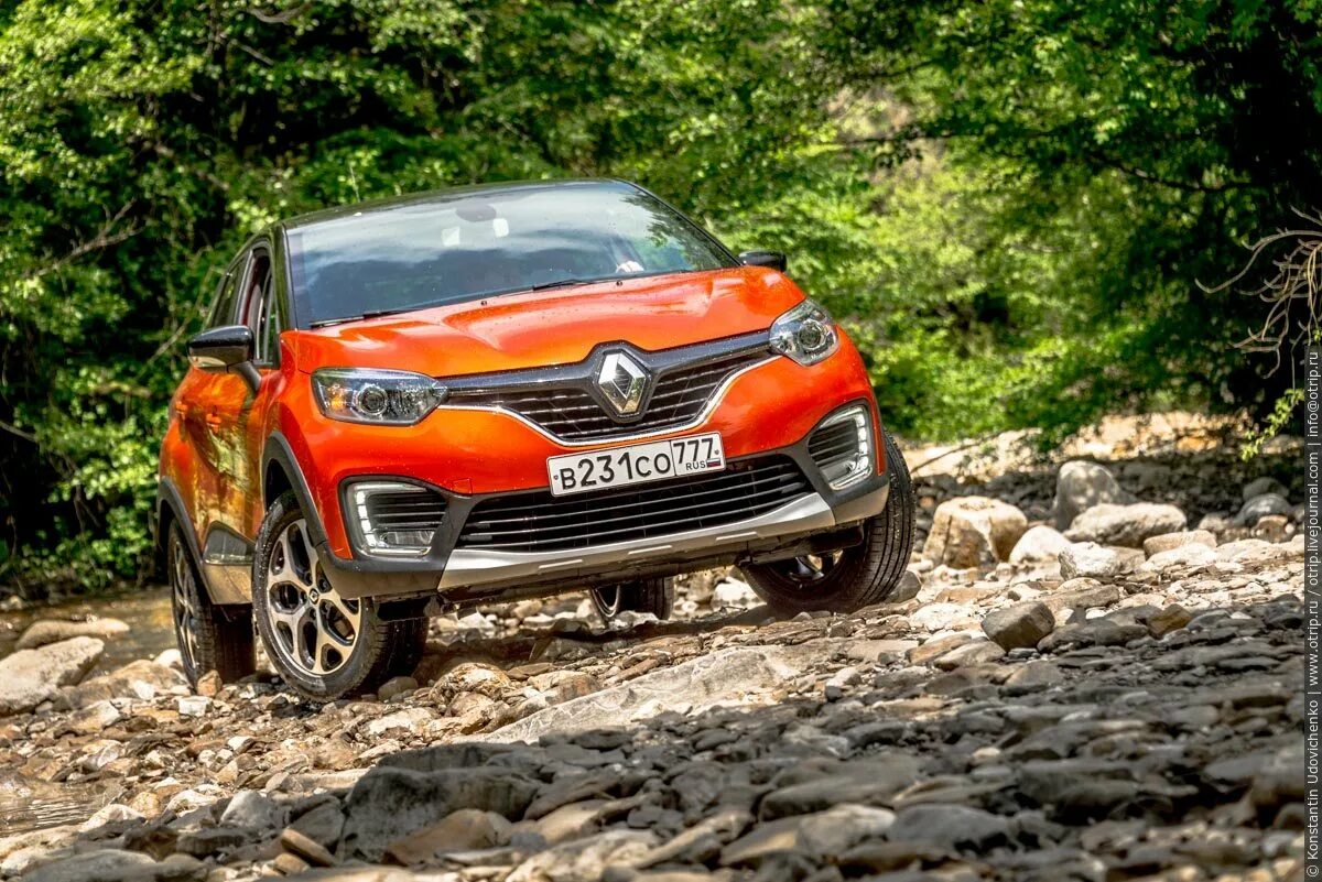 Автомобиль renault kaptur. Машина Рено Каптур. Рено Каптур тест драйв. Рено Каптур драйв. Рено Каптур 2016.