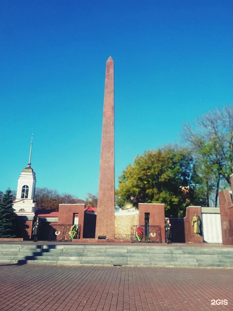 Мемориальный комплекс на площади героев в липецке. Площадь героев будапешт. Мемориальный комплекс липецк. Площадь героев венгрия. Площадь героев 1.
