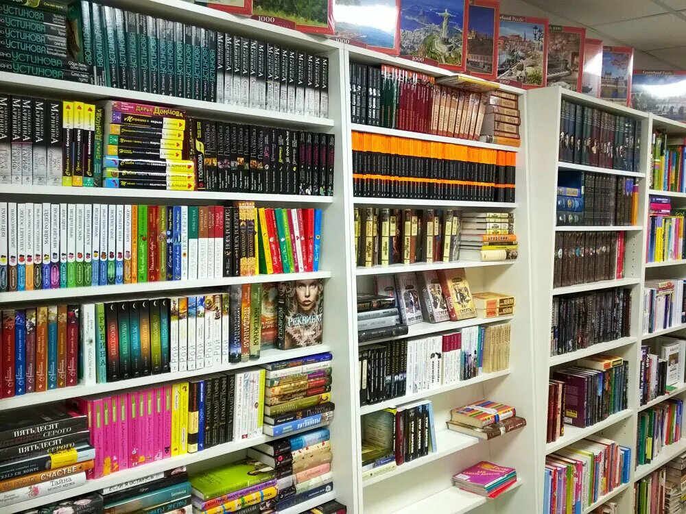 Эксмо магазин книг. Книжный магазин. Книжный мир. Книжный магазин Москва. Магазин книжек.