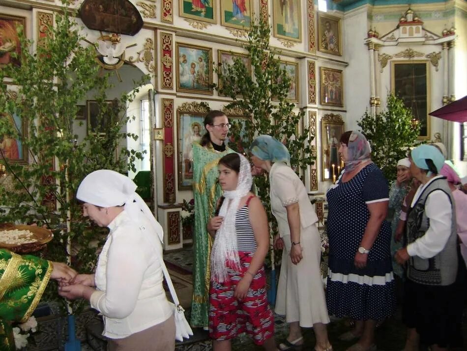 Можно ли работать в троицу ответ. Украшение дома на троицу. что готовят на троицу. уборка на троицу. что приготовить на троицу на кладбище.