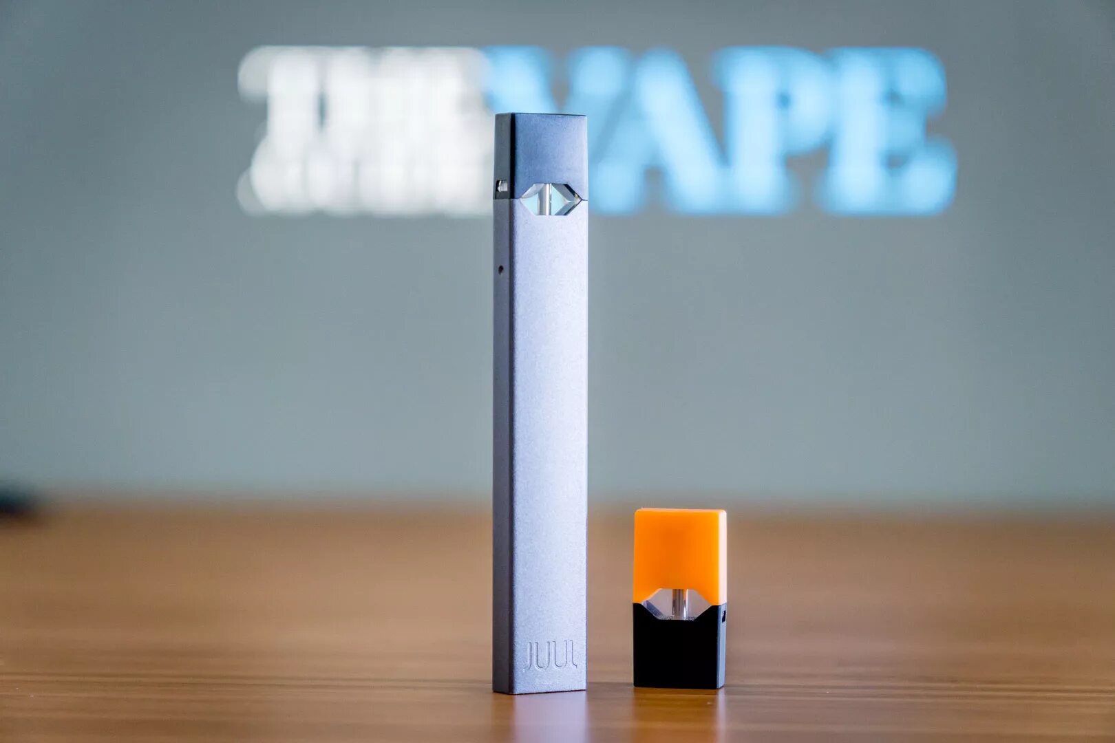 Зарядка от электронной сигареты. Зарядка аккумулятора электронной сигареты hqd. Электронная сигарета с индикатором заряда. Электро сигареты juul. Как заряжать электронную сигарету.