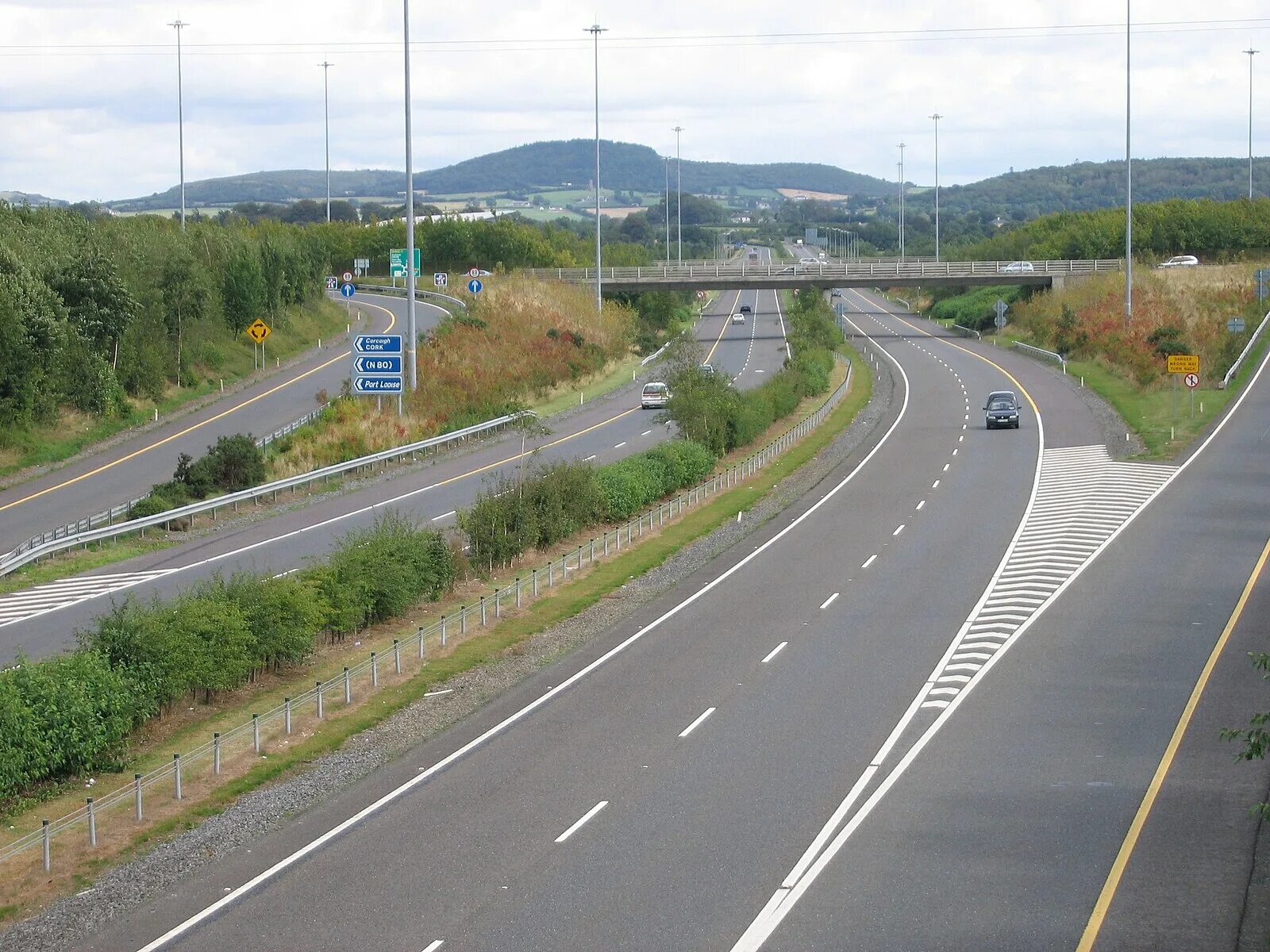 Дорога 7 метров. Дороги в Германии. Автомобильные дороги Ирландии. Автомагистрали Ирландии. Европейская семерка трасс.