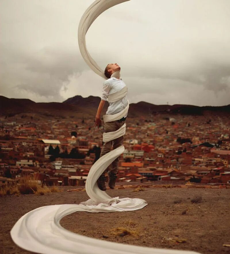 Оригинальный человек. Самые длинные ногти в мире на руках аянна уильямс. Фотоманипуляции мартина де паскаля. Быть необычным человеком. Креативная работа.