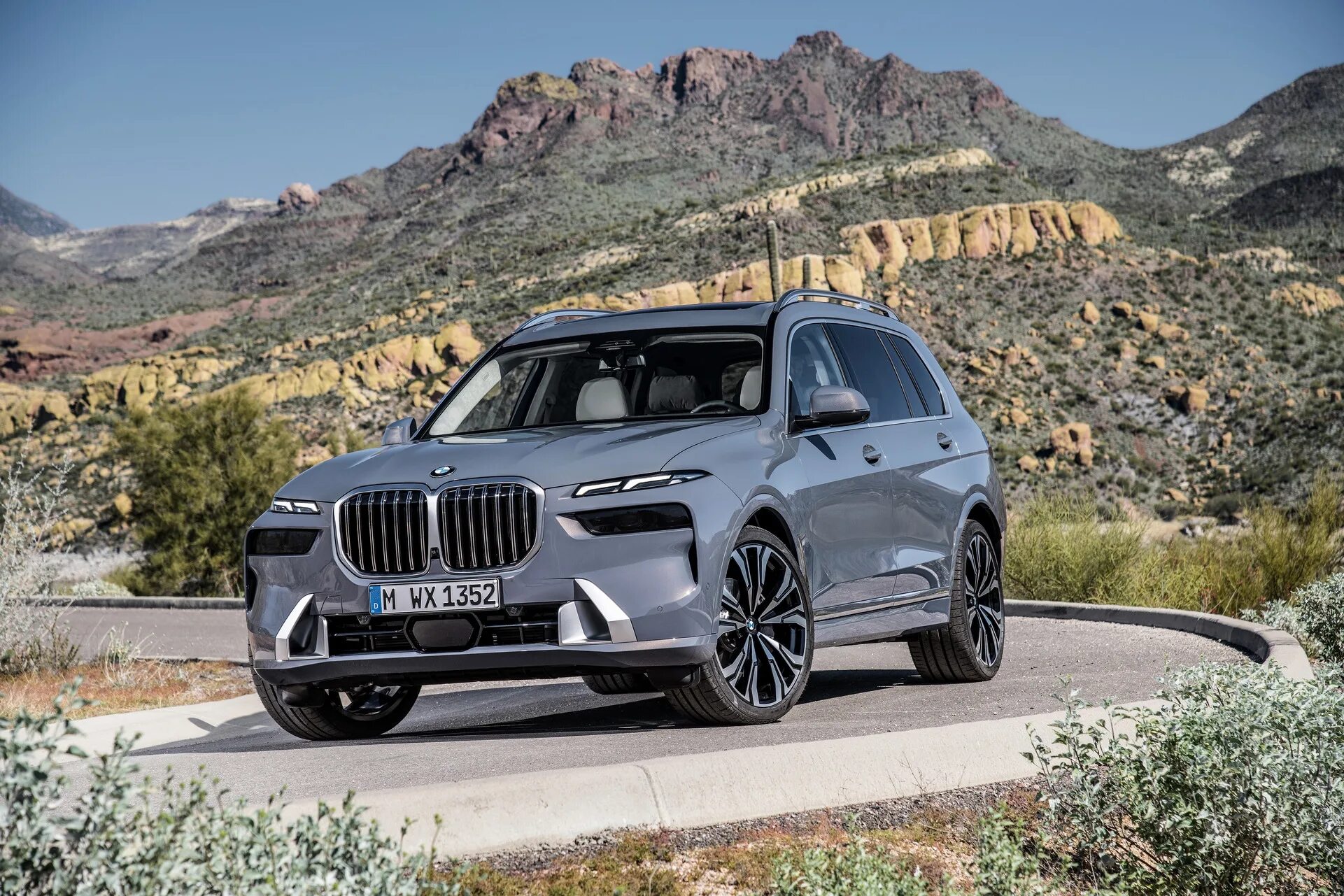 Новая x 7. Новая БМВ x7 2022. BMW x7 xdrive40i. BMW x7 Restyling 2022. БМВ Икс 7.