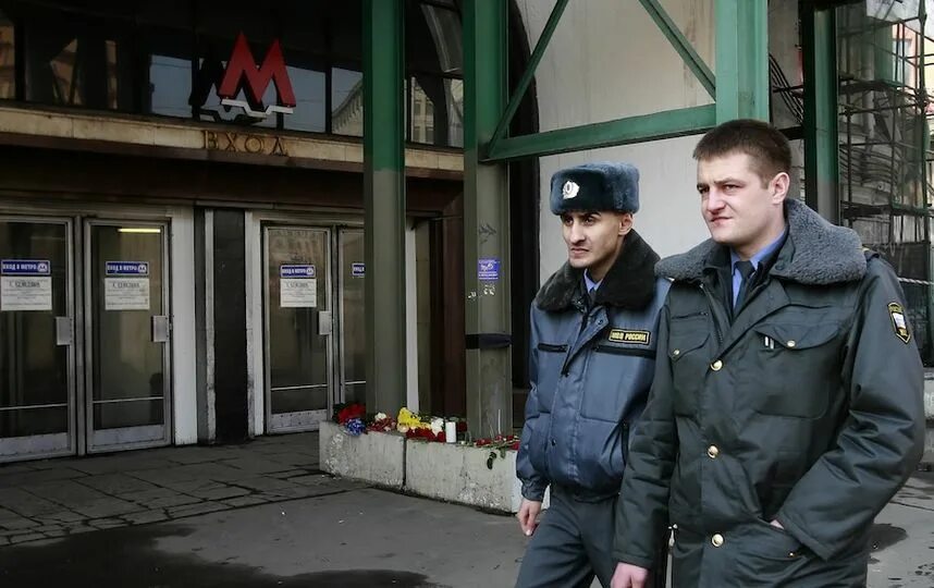 1 отдел полиции на московском метрополитене. Полиция в метро москва. отдел полиции в метро. полиция на московском метрополитене павелецкая. полицейский отдел метро павелецкая.