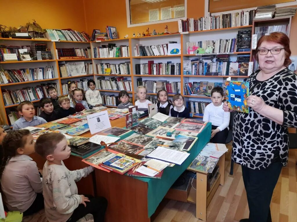 Организация досуга в библиотеках. Молодежные выставки в библиотеке. Досуг библиотека фото. Современное оборудование для культурно-досуговых учреждений. Организация досуга в библиотеках.