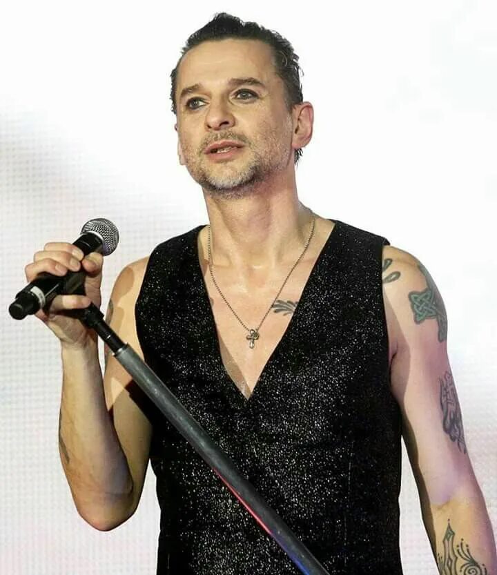 Вокалист депеш мод дэйв гэхан. Depeche mode дэвид гэхан. Солист группы дипре шмот. Depeche mode солист дэвид гэхан. Depeche mode дэйв гаан.