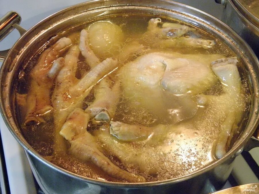 Как варить холодец из курицы рецепт. Холодец из куриных. холодец из куриных лап. холодецмз куриеых лаплк. холодец с куриными лапками.