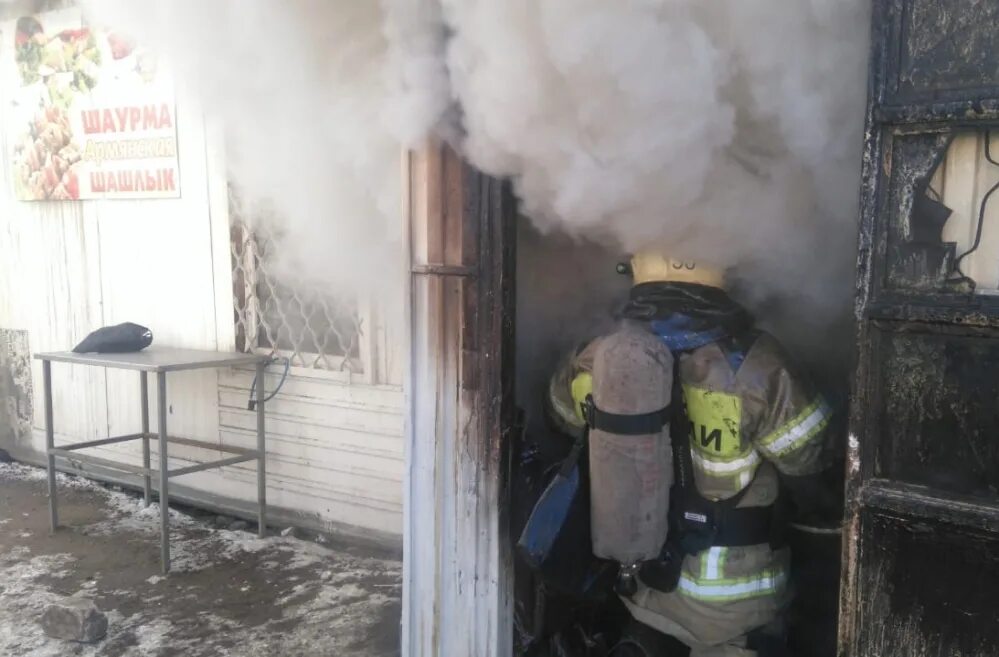 Пожар на кухне. Шашлык у дома пожар. Пожар в шашлычной в Березовском. Высоцкая шашлык сгорел
