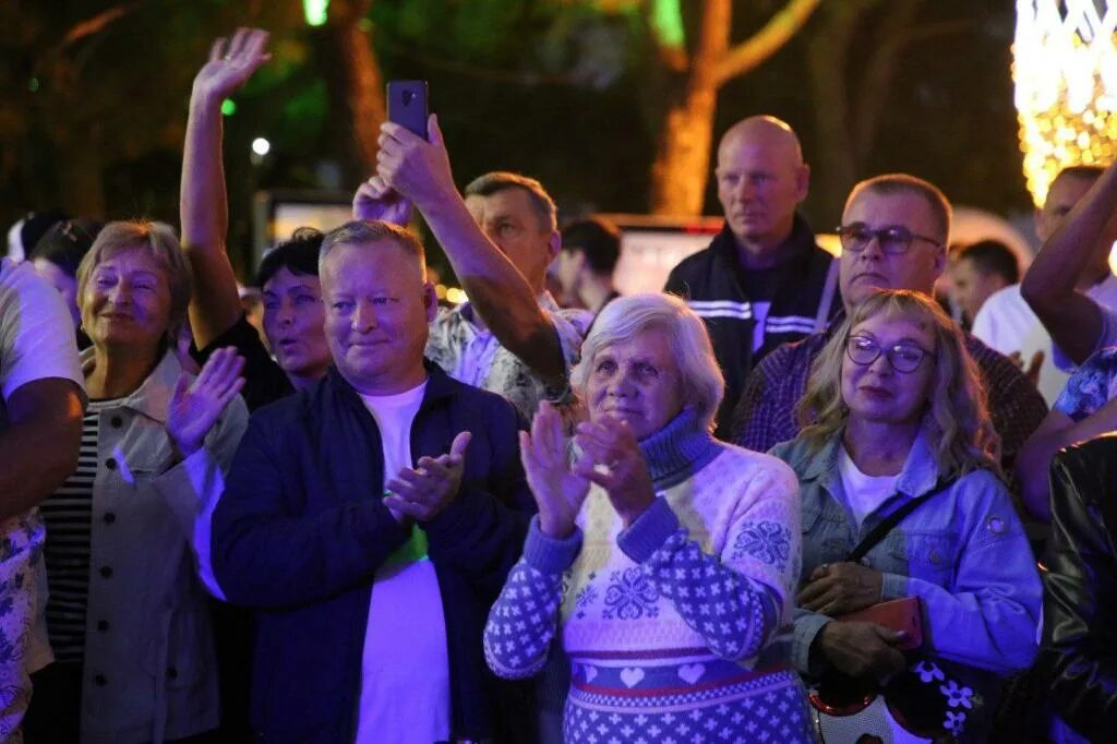 Праздничный концерт к 85 летию Кубани. 1000 Человек на фото. Концерты в геленджике 2024