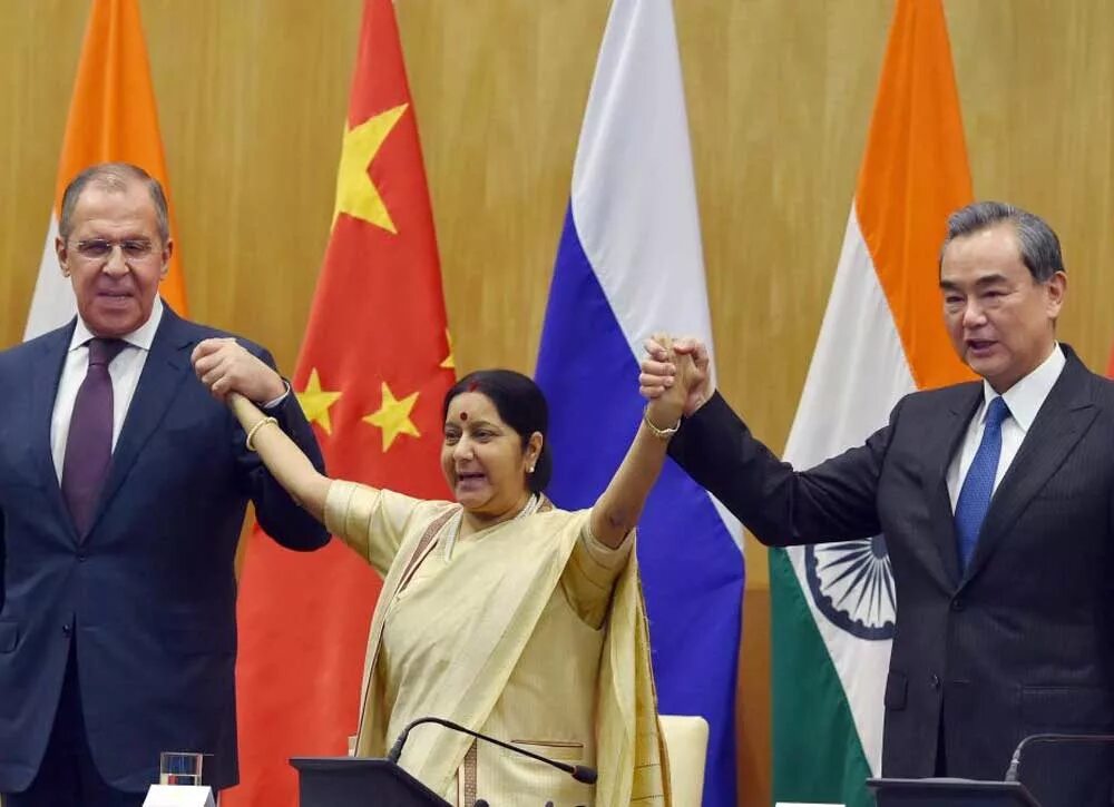Россия индия союз. Россия и Индия Дружба. Россия Индия Китай. Китай и Индия Дружба. Индия и Китай отношения.