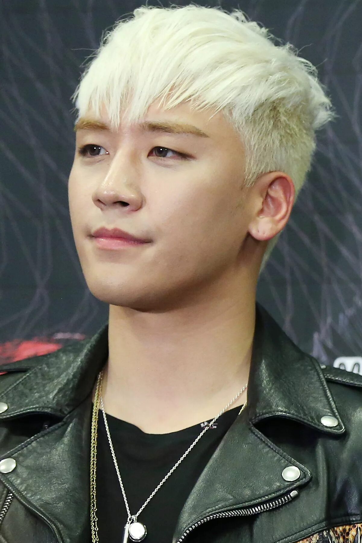 Сынри bang bang bang. Сынри. big bang seungri. сынри корейский певец. сынри из биг бэнг.